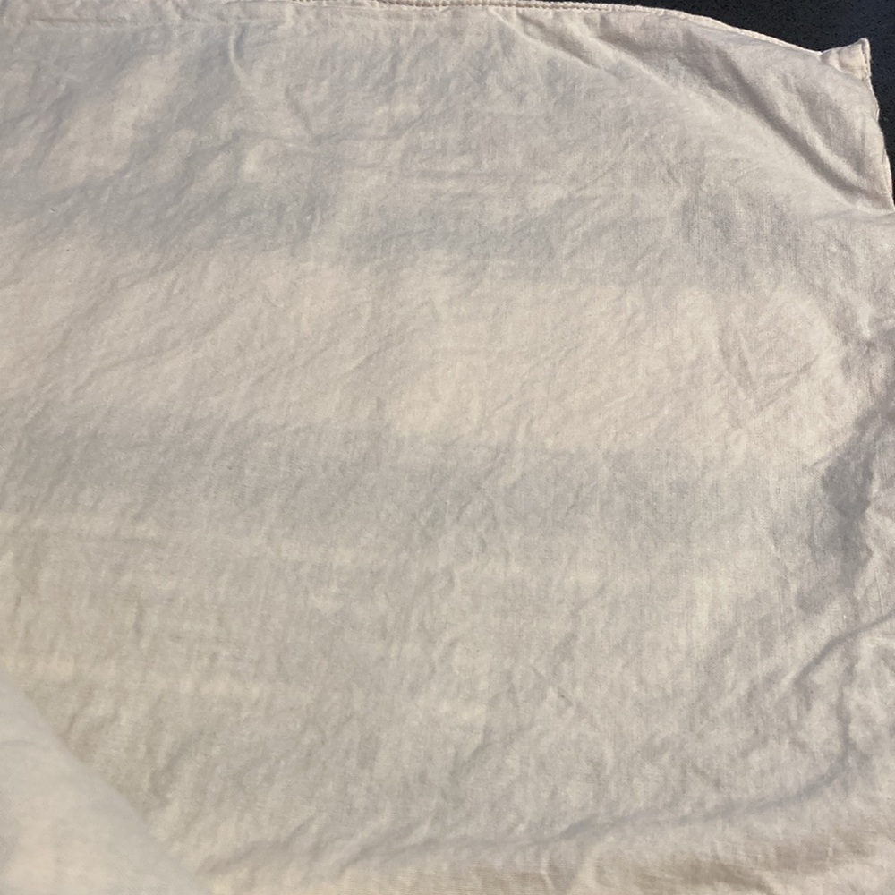 Gray table throw - Picture 5 of 6